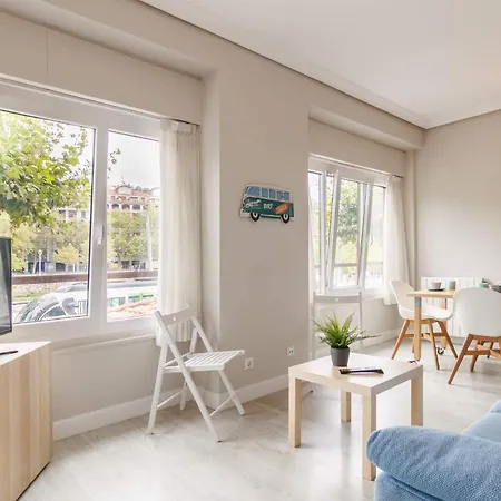 Vivienda Turistica De Prestancia Junto A La Ria De Nervion Apartamento