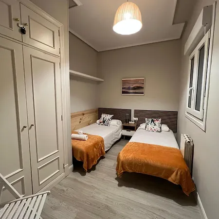 Coqueto, Junto Al Ayuntamiento Y La Ria *