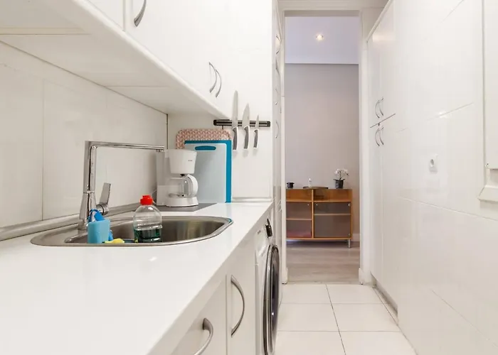 Coqueto, Junto Al Ayuntamiento Y La Ria *