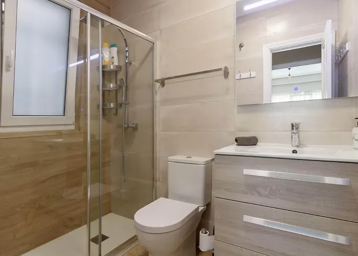 Coqueto, Junto Al Ayuntamiento Y La Ria *